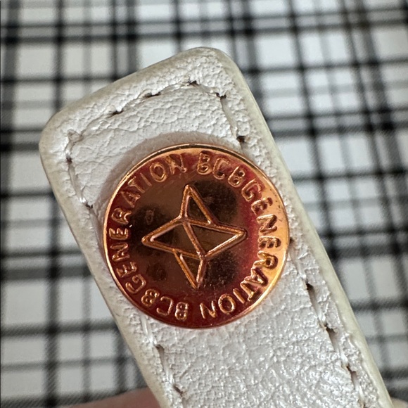 Gold and White 'AMOR' Bracelet - Picture 6 of 7